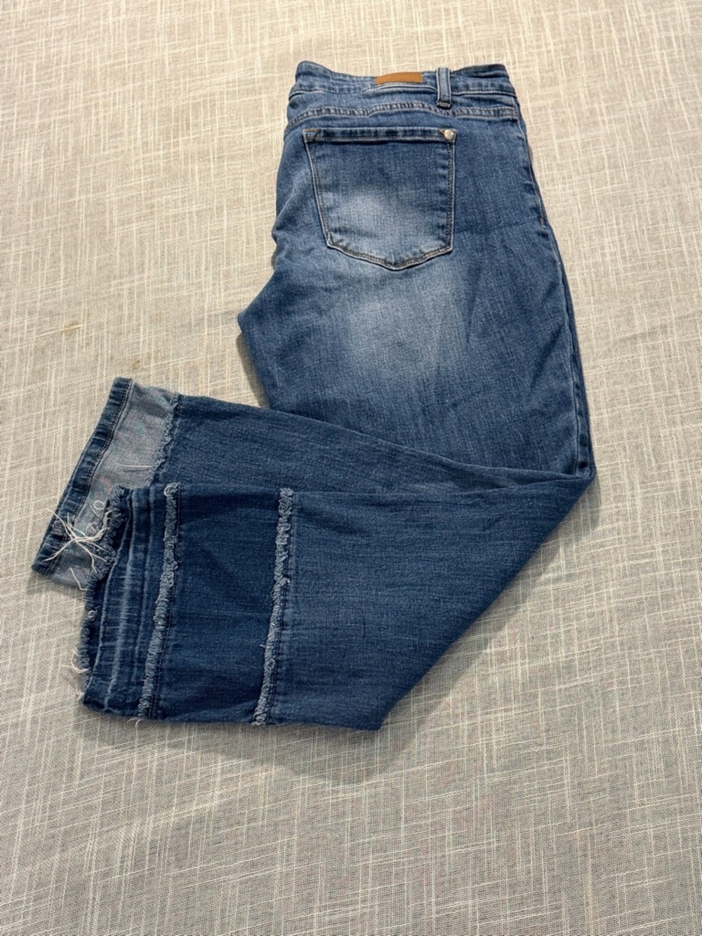 Judy Blue Straight Jeans 13/31 Raw Hem Cropped Patchwork Distressed - Picture 3 of 11